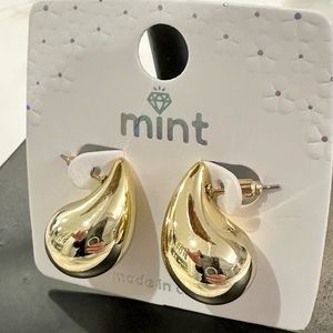 NWT MINT Bottega-style mini rain drops earrings gold super light weight.